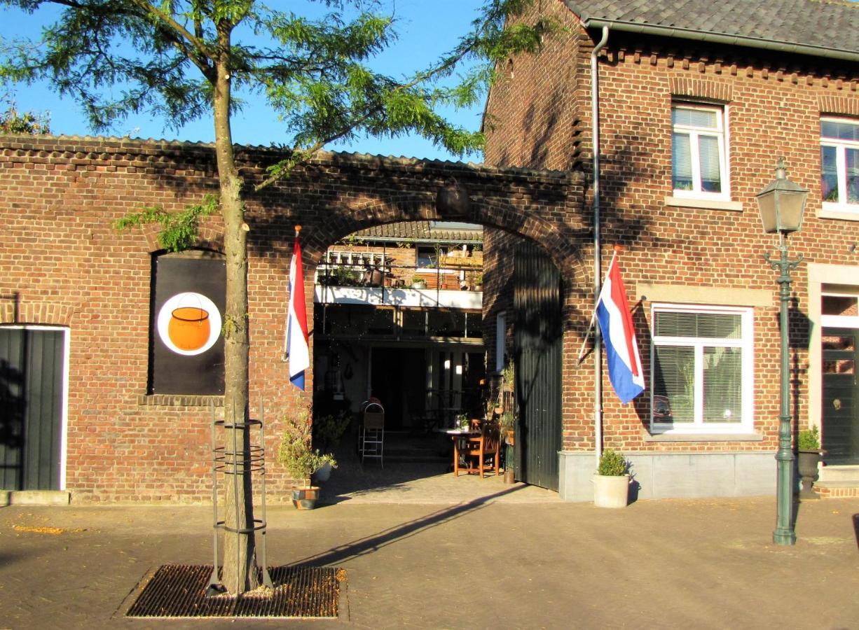 Koperen Keteltje Panzió Nieuwstadt Kültér fotó